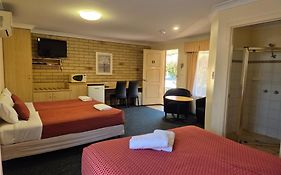 Cotswold Motor Inn